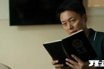 叔圈頂流，劉奕君頻登熱搜，早期作品再次翻紅，掀起全網熱議！