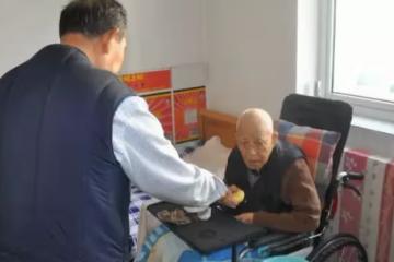老爹臨終給不孝弟弟20萬，孝順哥哥一張紙，五年後弟卻送給哥30萬