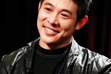 功夫明星李連杰發布會上緊急竄稀,最後靠「犧牲」衣服解決