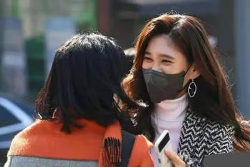 李富真參加兒子畢業典禮,離婚後顏值回春,兒子比三星太子爺爭氣