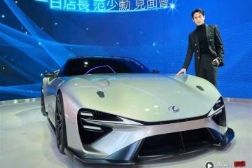 范少勛愛「小8」禁忌多!開車自認「異音魔人」女友1舉動被迫手拿飲料