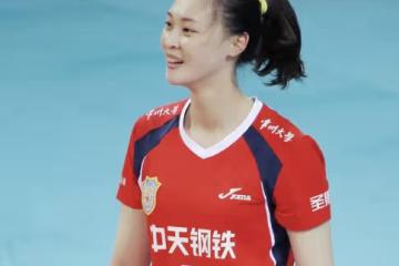 前女排隊長惠若琪情人節秀幸福，曬祖孫三代全家福，媽媽白髮搶鏡