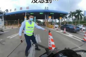 網紅蘇乞兒騎車上高速,被攔摔倒派出所已立案,修車或需「10萬」