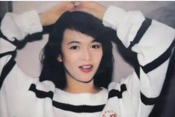 1989年,鄭裕玲與相戀10年的男友分手。對方直言「我們有愛無性」後來,鄭裕玲與同居16年的第二任男友呂方分手