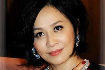 劉嘉玲：坦然當年被綁的磨難，經得起洗禮，58歲的她活得很灑脫！