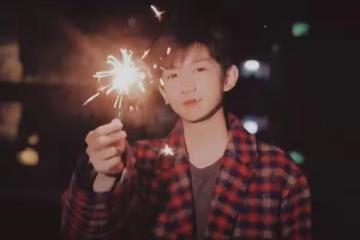 演技不行唱歌平平，王源掉隊三小隻？和熱巴站在一起身高還矮一截