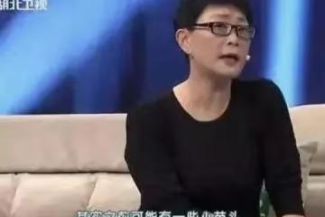 2004年,李金斗對楊蕾說:妹妹,沒希望了。我算是見著什麼叫走火入魔,這個人的心走了。楊蕾情緒崩潰:他們怎麼能這樣,差著輩兒呢!
