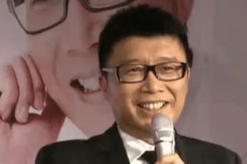 2011年,龐龍和劉德華同一天開演唱會,助理勸他取消,他卻說:我和劉德華最大區別,就是我上過音樂大學他沒有,他就是個藝能班的!