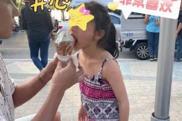 歐弟罕曬父女溫馨合照,溫柔喂長女吃冰淇淋,7歲jojo暴風抽高