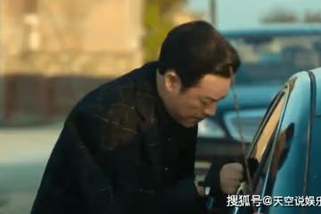 《狂飆》高啟強為什麼解領帶擦玻璃？如何看待高啟強的這個行為