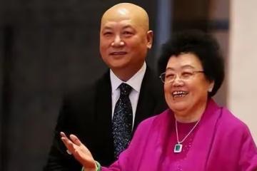 中國女首富陳麗華：娶小11歲「唐僧」，結婚33年卻從未叫對方名字
