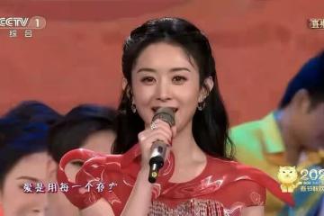 從「五音不全」到春晚壓軸獻唱,歌手趙麗穎比演員趙麗穎更勵志