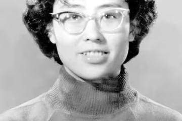她是中國首位女子世界冠軍，兩次婚姻育有二子，一生奉獻給桌球