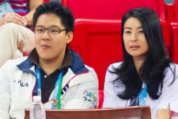 郭晶晶終於開始炫富了？看到她曬出的豪車，網友：是我嚮往的生活