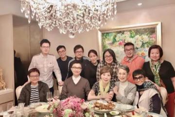 昔日影壇七公主!74歲寶珠姐罕見亮相大惹關注,一頭銀髮精神爽利