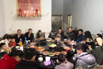 孫海洋攜全家給大家拜年，孫悅出口成章，孫海洋巧妙化解尷尬