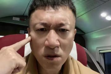 孫紅雷夫婦現身澳洲,背59元包包太顯低調,大熱天穿棉襖不嫌熱嗎