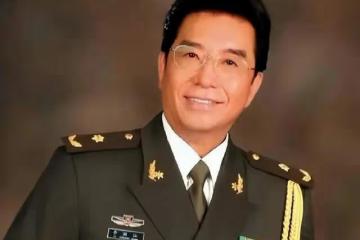 李雙江兒子李天一或將出獄,改名李冠豐,夫妻倆參加聚會心情好
