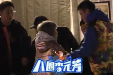 秋瓷炫回中國隨丈夫聚餐，於曉光摟著異性熱聊，秋瓷炫神情嚴肅