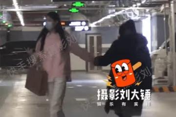 被寵成大爺!王寶強獲女友拎包開車門像寶寶超幸福,馬蓉欠他的馮清瘋狂補償了