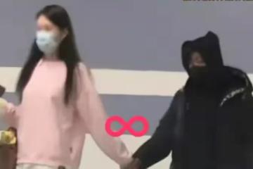 王寶強與女友開豪車出行！女方忙前忙後還當司機，情侶牽手像母子