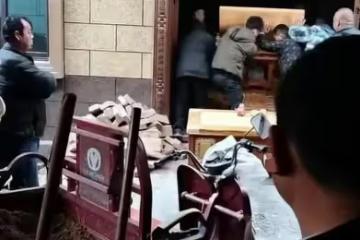 曝滑縣命案女子被安葬在男方客廳，為懲罰男方，讓他們有家難歸