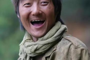 46歲王大治近況曝光，多年無戲可拍生活落魄，如今轉幕後當編導