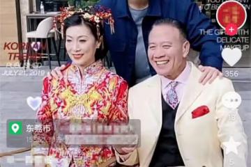 萬梓良全家福曝光，妻子穿中式嫁衣戴滿金器像結婚，兒子帥氣十足