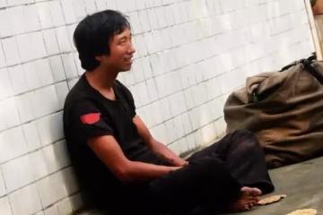 大學生到北京投靠有錢的親戚，卻被趕出來：人窮，就不要走親戚