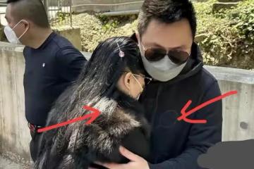 蔡天鳳老公和岳母多張親密合照流出，手放胸口親吻，相處無邊界感