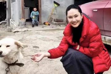 57歲於文華現身農村生活！離婚後帶女兒嫁網友，晚年生活很幸福