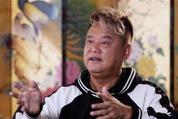 72歲陳百祥再談愛國行為，雖每天被威脅但不怕，贊老婆信念更堅定