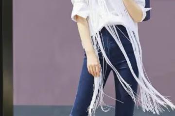 李沁被路人懟臉拍，當她抬起手那一刻，網友被驚艷得無話可說