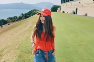 溫碧霞13歲養子大變樣，蓄鬍子髮型凌亂像50歲，母子同框卻如父女