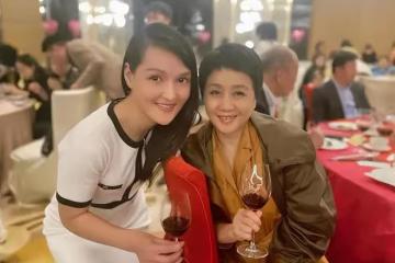 梁安琪出席澳門商會,獲得何婉鴻遺產後笑容滿面非常喜慶