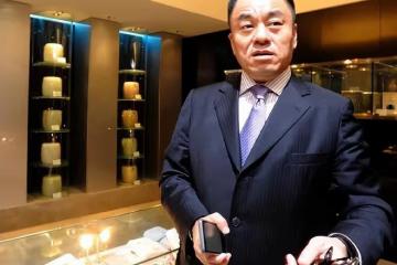 富豪李世聰離世，百億遺產留給女兒，汪小菲租用他的S大樓