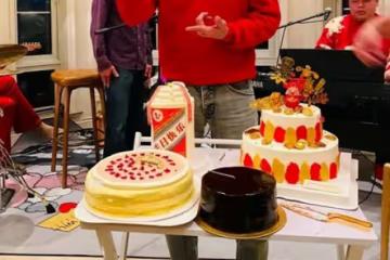 鍾鎮濤內地豪宅開派對，為梁家輝慶64歲生日，眾星玩音樂太熱鬧