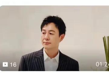 張頌文妻兒罕露面！陪兒子練滑板，妻子顏值高，買菜招待「唐小龍」