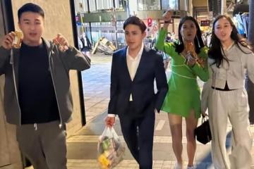 何倩珩和舅舅何猷君露面，小姨何超欣也一起在國外同游