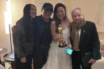 眾星祝賀楊紫瓊獲奧斯卡最佳女主角，向太曝光李連杰和楊紫瓊合影