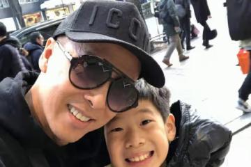 甄子丹一家四口同框，女兒上鏡頗有名媛氣質，兒子沒遺傳到高鼻樑
