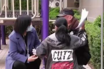 「我不能帶我媳婦住大街」弟占姐房拒搬，姐姐痛哭：我要賣房還債
