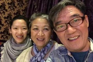 70歲李立群秀恩愛,心疼61歲妻子患重度脂肪肝,身體差不敢吃肉