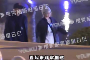 73歲徐克要當爸爸？飯後牽手小女友河邊散步，小30歲樂樂小腹微隆