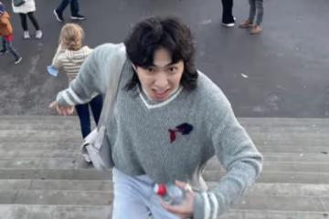 伊能靜兒子21歲生日,好友曝其近照,哈利疑在酒吧跳舞超自信