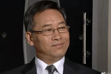神奇的岳華：背叛鄭佩佩又令亦舒下跪求復合，最後娶艷星很幸福