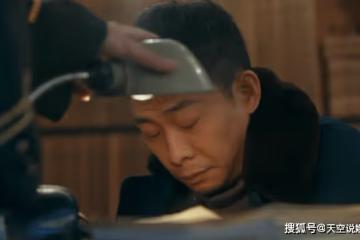 《他是誰》割喉狂魔就在身邊！山河犧牲前的暗示，早已挑明兇手身份