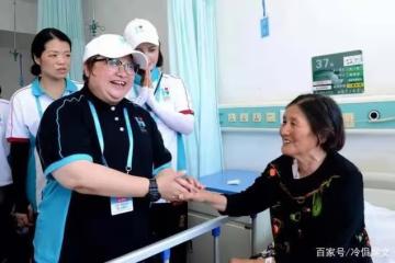 主持人發文暗諷韓紅:手上戴400萬名表卻喊捐款破產,如何評價?