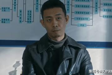 《他是誰》泡澡不忘戴圍脖,衛國平的心結,已經走火入魔了