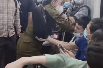 廣州地鐵打人大媽身份被扒，喜歡穿制服是鵝粉，名下有多家公司